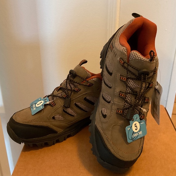 Cherokee boys hikers size 5 - Picture 1 of 3